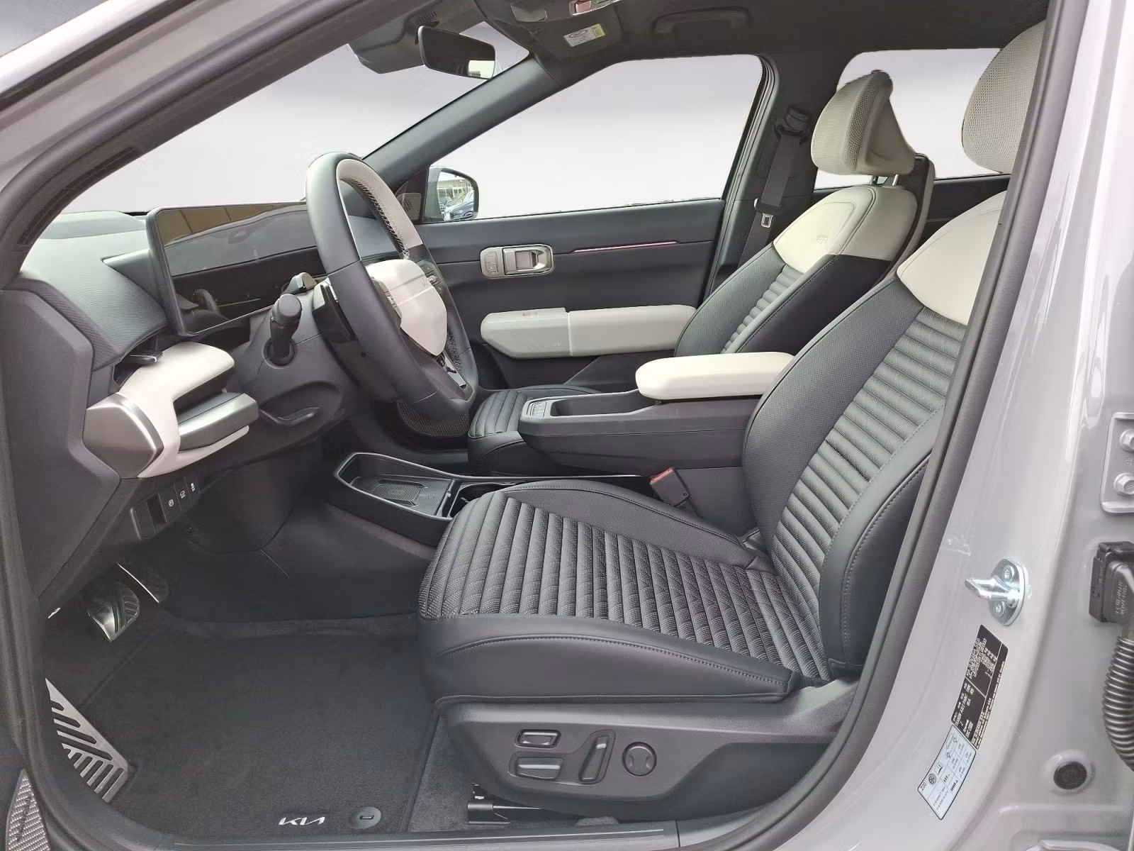 Kia - EV4 Hatchback 81 GTL FWD DWP/