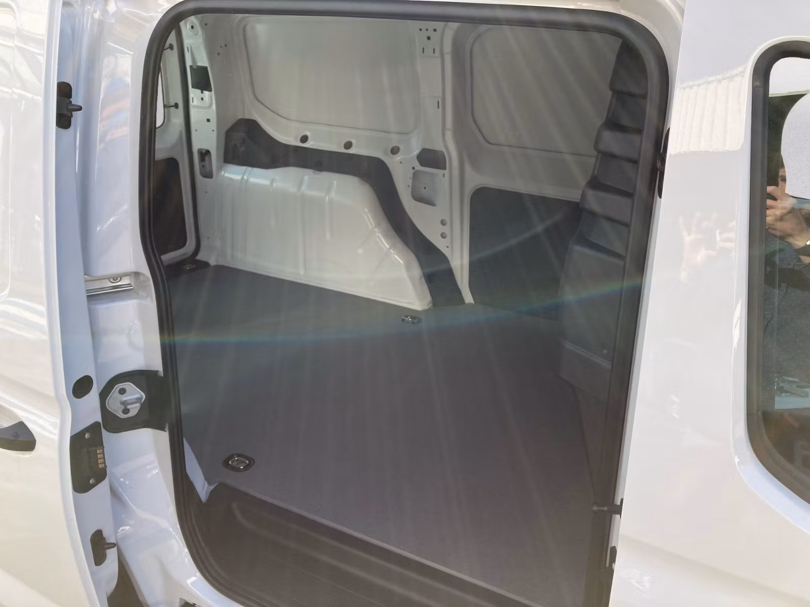 Volkswagen - Caddy Cargo Maxi 2,0 l TDI EU6 SCR Frontantrieb 6-Gang Radst. 2970 mm