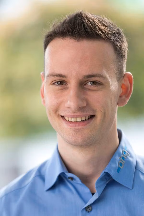 contact_import_imageaoL1EK