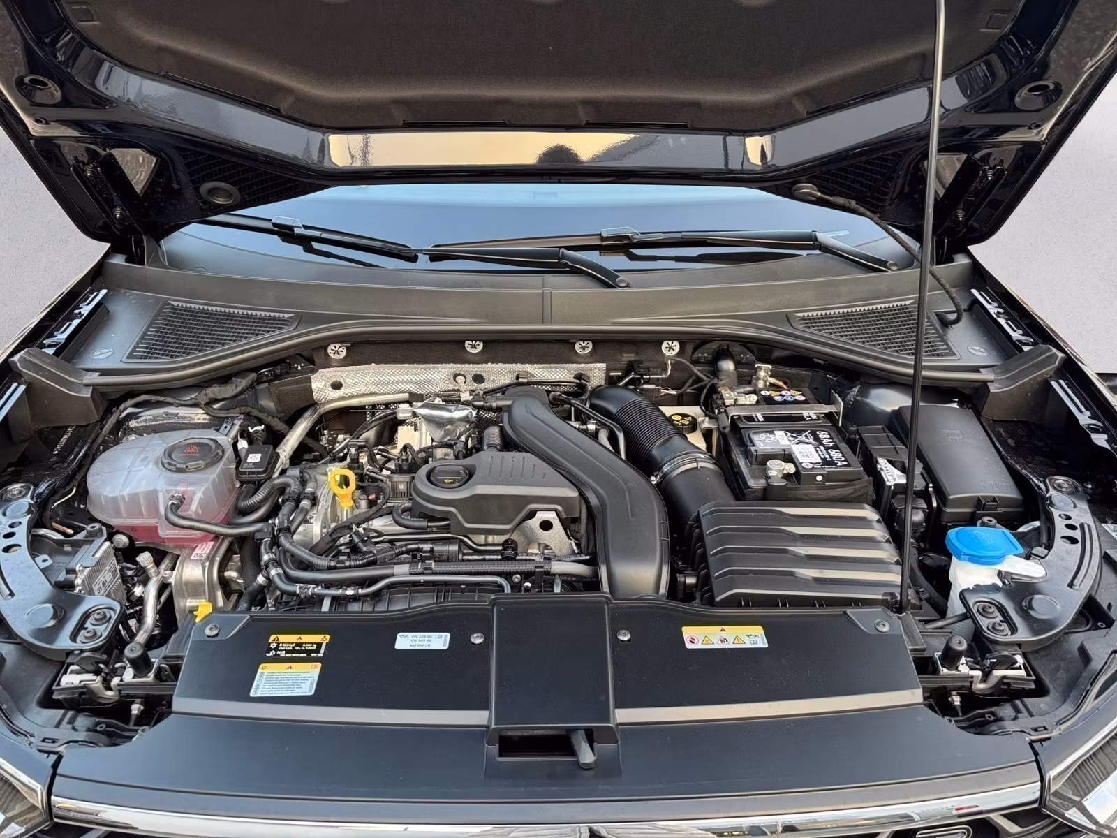 Volkswagen - T-Roc Cabriolet R-Line 1.5 l TSI OPF 7-Gang-Doppelkupplungsgetri ebe DSG