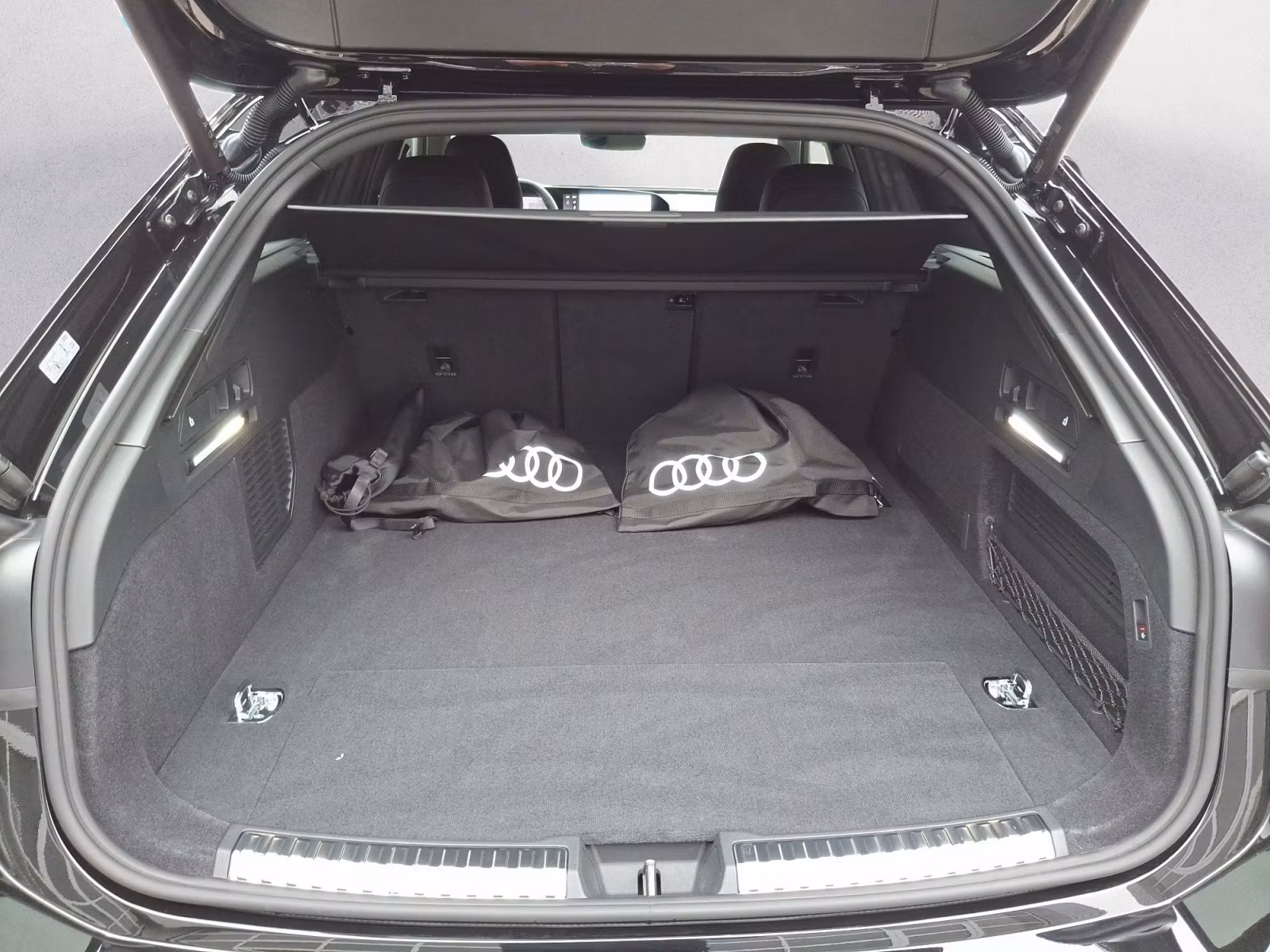 Audi - A6 Avant e-hybrid quattro S tronic