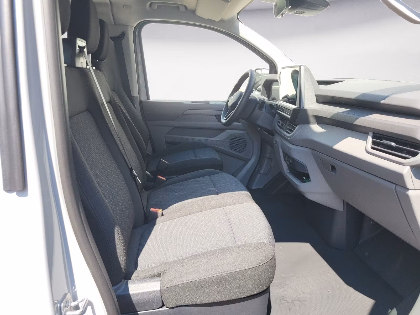 Volkswagen - Transporter Kombi 2,0 l TDI 8-Gan g Automatik Radst. 3100 mm