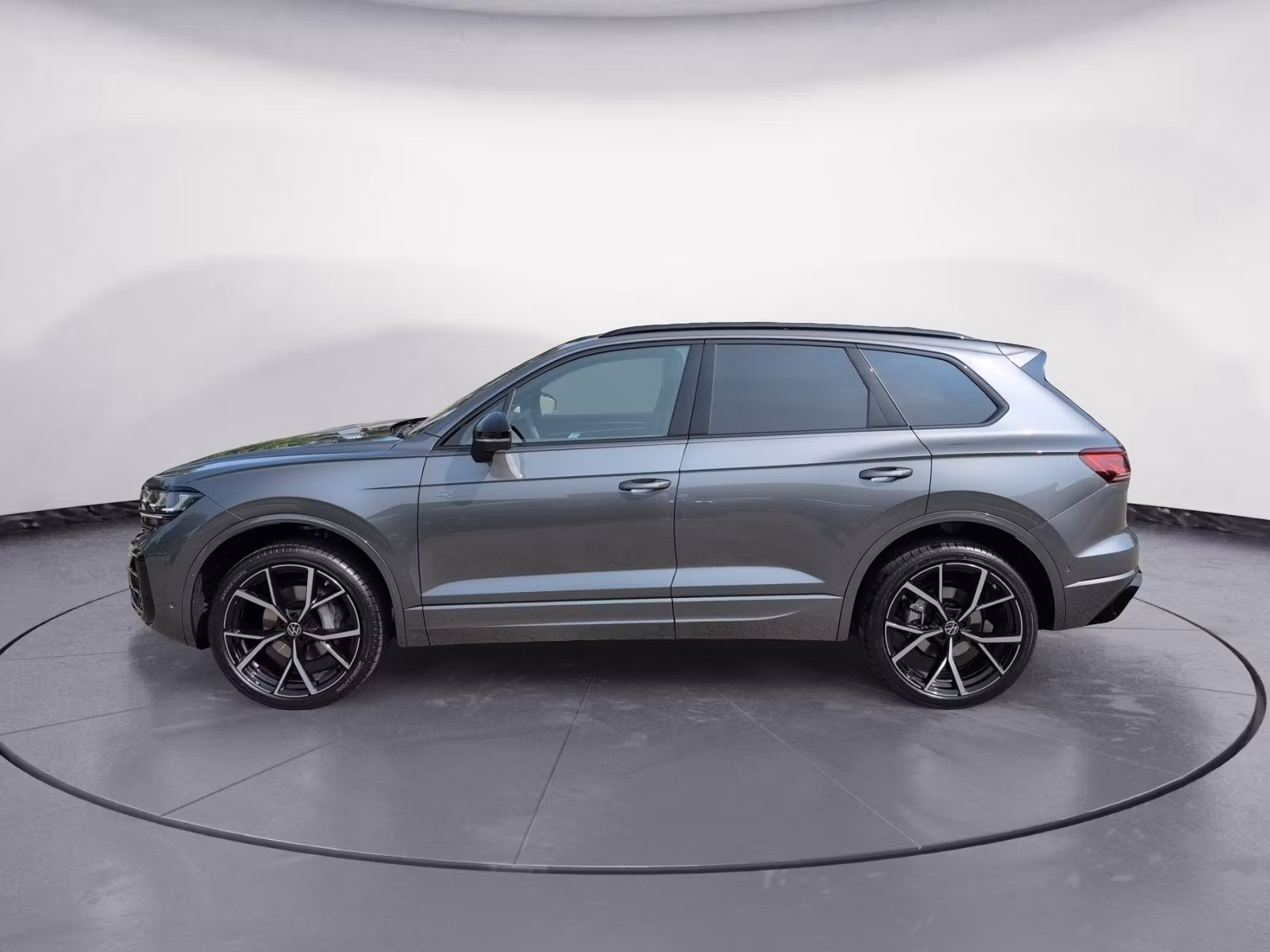 Volkswagen - Touareg R-Line 3,0 l V6 TDI SCR 4MOTION   8-Gang-Automatik (Tiptro nic)